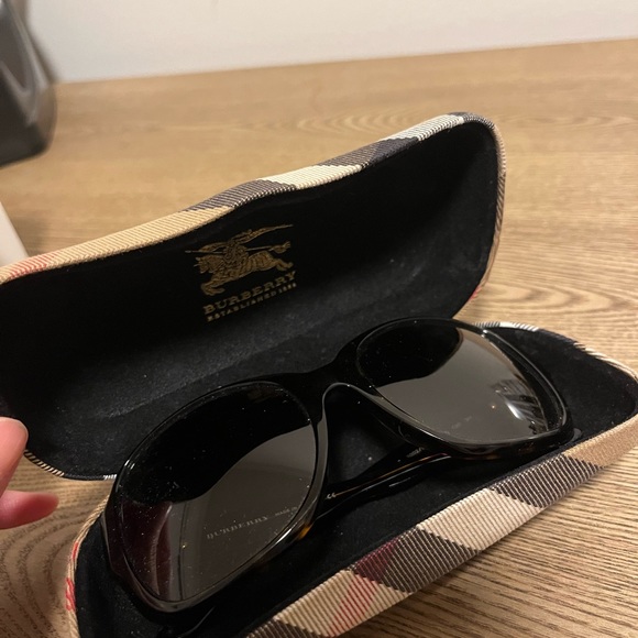 Burberry Sunglasses Women Ladies No Prescription Brand New Case Included - Picture 4 of 12